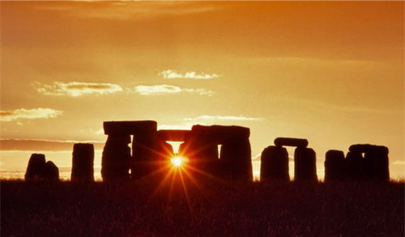 stonehenge-equinox